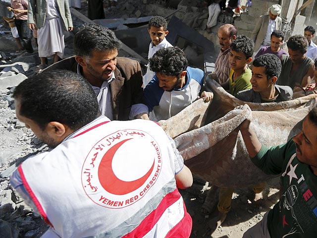 Два террориста-смертника подорвали себя в мечети в столице Йемена: 25 человек погибли