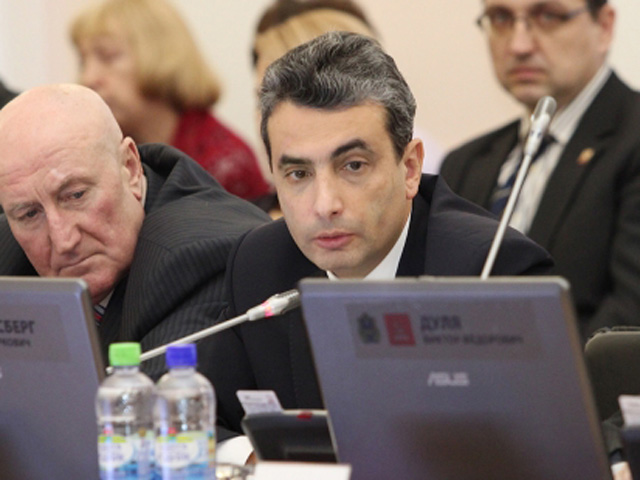 Единственного псковского депутата от "Яблока" Льва Шлосберга лишили полномочий Единственного псковского депутата от "Яблока" Льва Шлосберга лишили полномочий