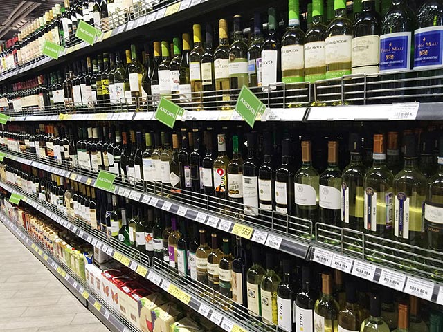 Министерство здравоохранения РФ "горячо поддерживает" внесенное в Госдуму предложение о запрете продажи алкоголя лицам младше 21 года