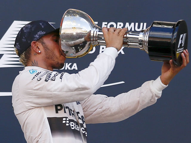 Британский пилот команды Mercedes Льюис Хэмилтон стал победителем японского этапа чемпионата мира по автогонкам в классе машин "Формула-1"