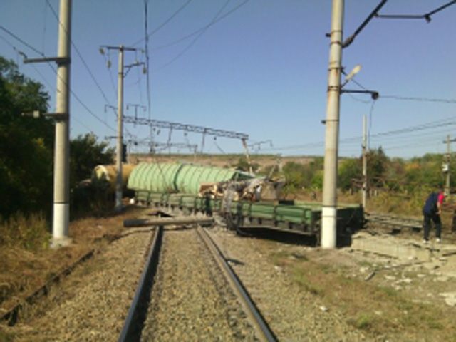 В Саратовской области в воскресенье опрокинулись 16 вагонов грузового поезда