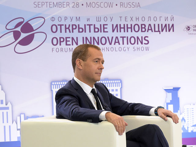 Премьер-министр России Дмитрий Медведев выступил за госрегулирование интернета, но отверг ситуацию, при которой возможно "примитивное воздействие" на Сеть