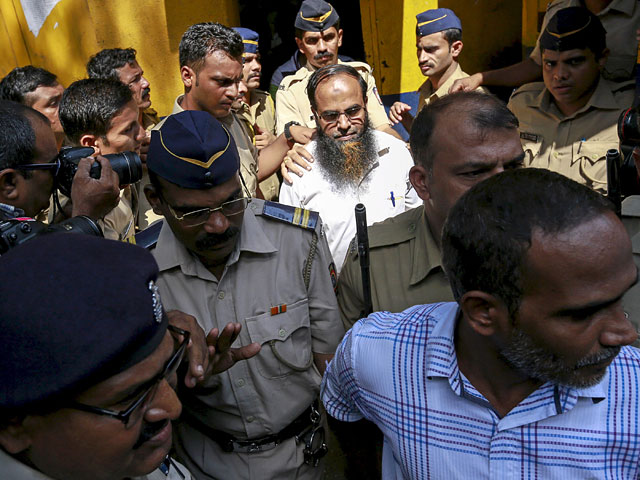 В среду, 30 сентября, суд города Мумбаи (бывший Бомбей) на западе Индии приговорил к смертной казни пятерых человек, признанных виновными в серии взрывов в пригородных поездах в июле 2006 года