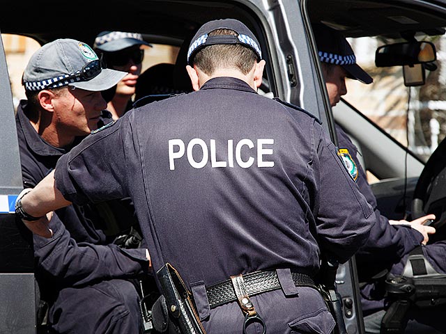 Австралийские полицейские выясняют обстоятельства стрельбы, произошедшей в здании полицейского управления в городе Парраматта, в окрестностях Сиднея