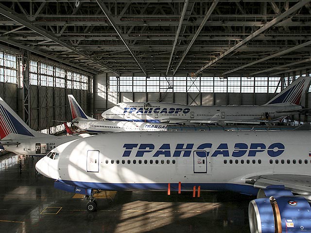 Перевозку пассажиров вплотную приблизившейся к банкротству авиакомпании "Трансаэр" готовы взять на себя ряд других российских авиаперевозчиков
