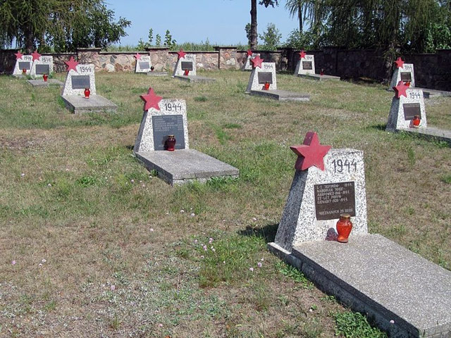Кладбище в Милейчице, 8 августа 2013 года