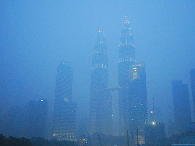 В Малайзии на два дня закрыли школы из-за сильного смога