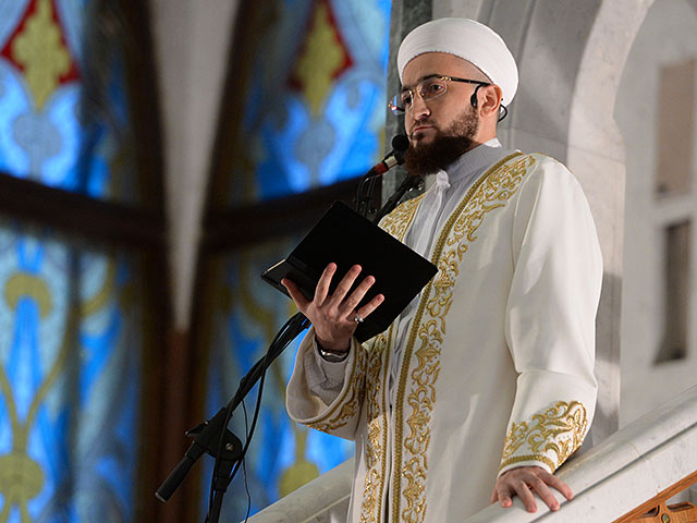 Выступивший на форуме председатель Духовного управления мусульман Татарстана Камиль Самигуллин заявил, что для противодействия распространению псевдоисламских сект необходимо устранять религиозную безграмотность