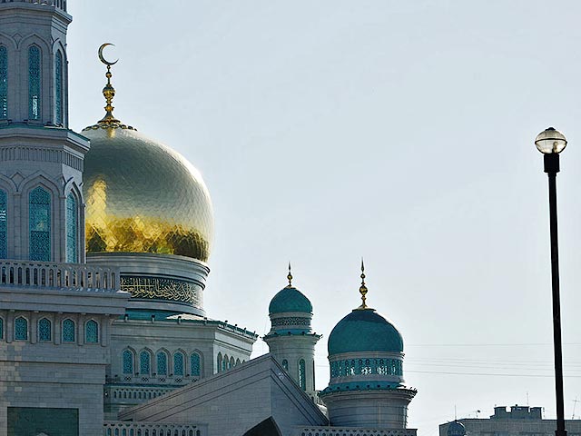 Рамзан Кадыров передал Московской Соборной мечети на вечное хранение волос пророка Мухаммеда