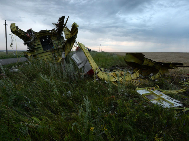 В телах с места крушения Boeing на Донбассе нашли фрагменты "Бука" 