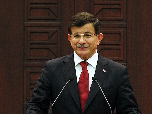Премьер-министр Турции Ахмет Давутоглу заявил, что лишь два из 57 ударов российской авиации были направлены на ИГ