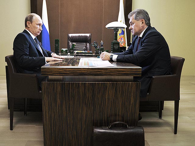 Президент России Владимир Путин в свой день рождения провел встречу с министром обороны РФ Сергеем Шойгу