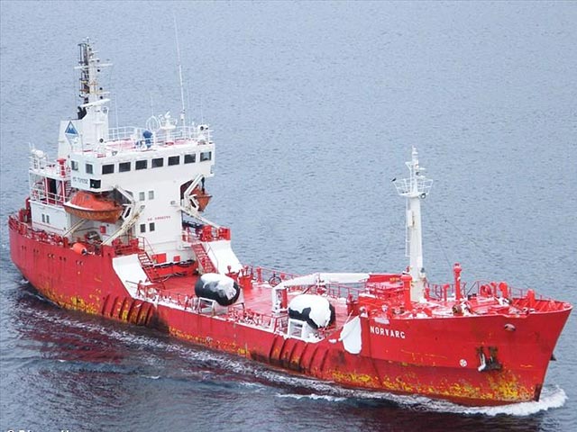 На борту терпящего бедствие в Баренцевом море норвежского судна Norvarg находится пятеро граждан РФ