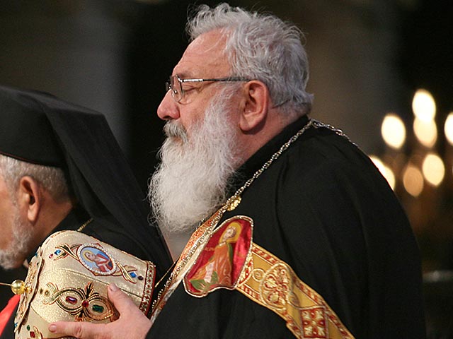 Кардинал Любомир Гузар, до 2011 года возглавлявший Украинскую греко-католическую церковь (УКГЦ), критически отозвался о тенденции, характерной, по его мнению, для Русской православной церкви, - следовать в фарватере политики российских властей