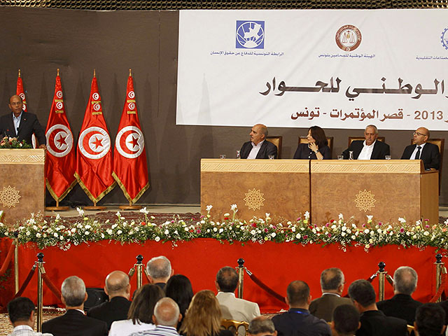 Нобелевская премия мира за 2015 год присуждена Тунисскому национальному диалоговому квартету, следует из решения Нобелевского комитета