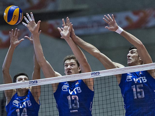 Мужская сборная России нанесла поражение команде Словакии в матче группового этапа чемпионата Европы по волейболу, который в эти дни проходит в Болгарии и Италии