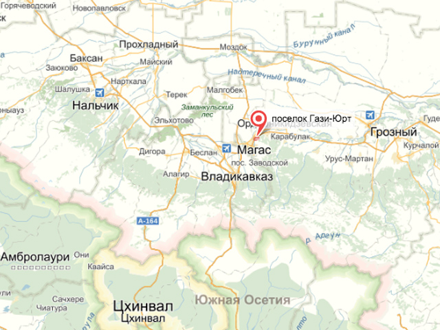 Силовикам удалось блокировать боевиков в двух частных домах в селе Гази-Юрт Назрановского района Ингушетии, после чего произошла перестрелка