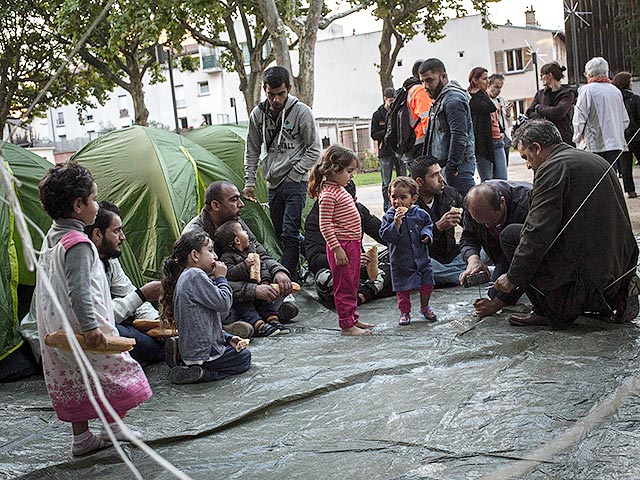 Французские железные дороги будут бесплатно перевозить беженцев "из соображений гуманности"