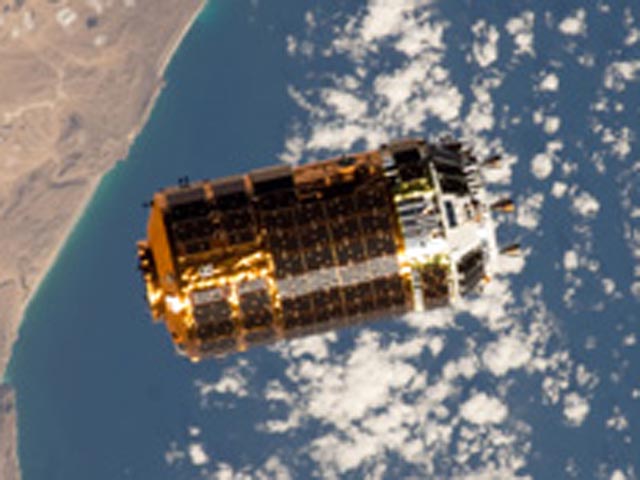 Эти спутники были доставлены на станцию в августе японским грузовым кораблем HTV-5
