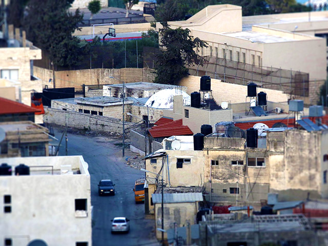 В ночь с 15 на 16 октября большая группа арабских экстремистов устроила пожар в гробнице Иосифа, расположенной недалеко от лагеря палестинских беженцев Балата в районе города Наблус на Западном берегу реки Иордан