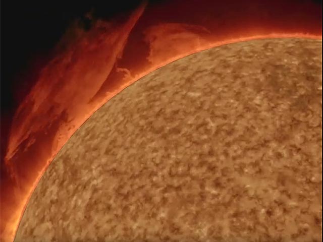 Американское аэрокосмическое агентство опубликовало видеозапись мощного взрыва на Солнце 13 октября этого года. На записи видно, как образуется и развеивается гигантский протуберанец