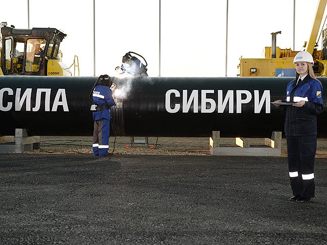 "Газпром" предложил за государственный счет углубить дно реки Зея в Амурской области, иначе монополии и ее подрядчикам придется нести дополнительные расходы на доставку труб и оборудования в ходе строительства газопровода "Сила Сибири" в Китай