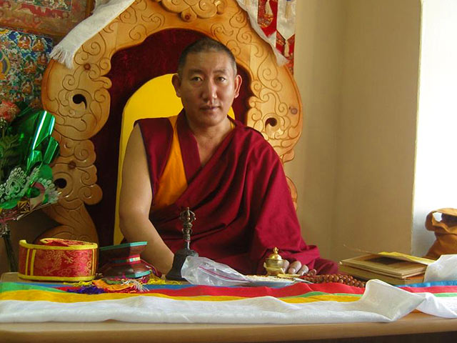 В ближайшее время в Верховный суд Республики Тува должна поступить жалоба на высылку буддийского ламы Шивалха Ринпоче, проповедовавшего в России 11 лет и имеющего здесь множество учеников