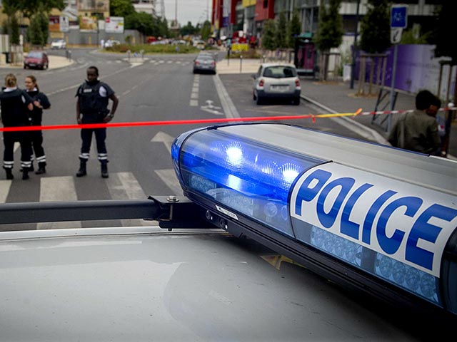 В департаменте Изер на востоке Франции полиция и жандармерия выясняют причины беспорядков, которые произошли во вторник в городе Муаран