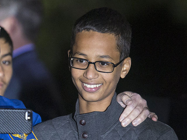 Американский школьник, собравший похожие на бомбу часы, переезжает в Катар