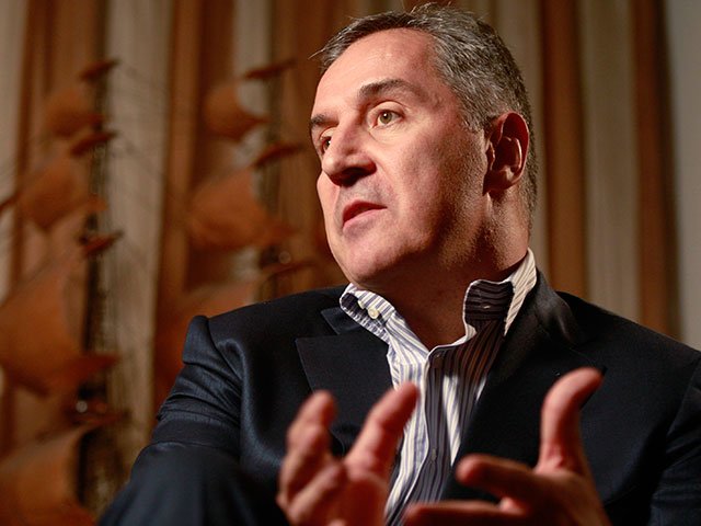 Премьер-министр Черногории Мило Джуканович обвинил российское руководство в желании преградить его стране путь в НАТО. Для достижения своей цели власти РФ поддерживают черногорскую оппозицию