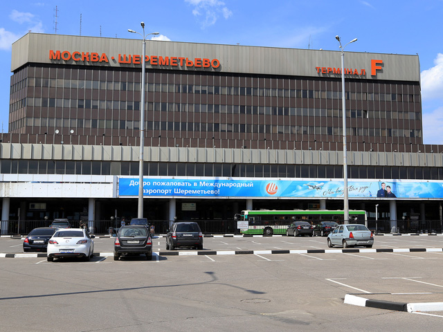 В четверг, 22 октября, в московском аэропорту Шереметьево на несколько часов задержали делегацию из Чехии, направлявшуюся в Ульяновск на открытие памятника чехословацким легионерам