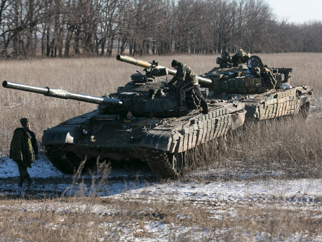 Танковая техника самопровозглашенной Донецкой народной республики (ДНР) была отведена от линии соприкосновения с позициями украинской армии