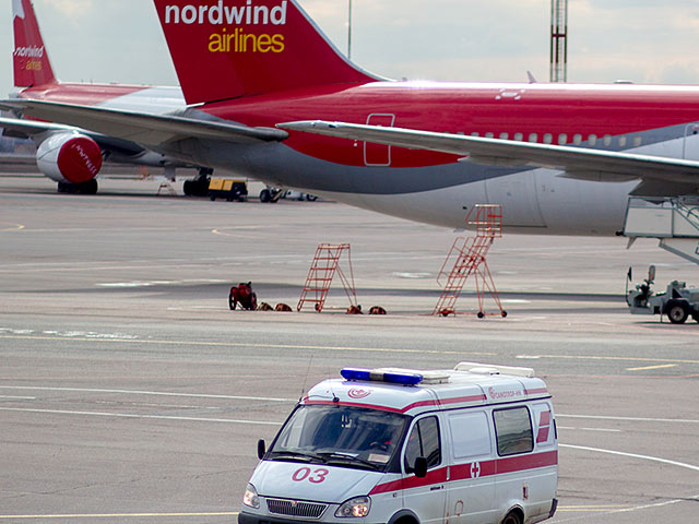 В пятницу, 23 октября, рейс авиакомпании NordWind airlines из Санкт-Петербурга в Шарм-эль-Шейх задержался с отправкой на 2,5 часа из-за желания пассажиров проверить экипаж на алкоголь