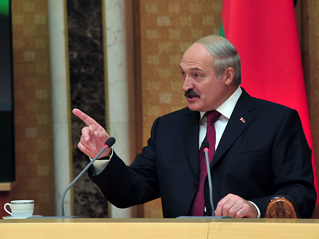 Президент Белоруссии Александр Лукашенко отругал нобелевского лауреата Светлану Алексиевич за поливание страны грязью