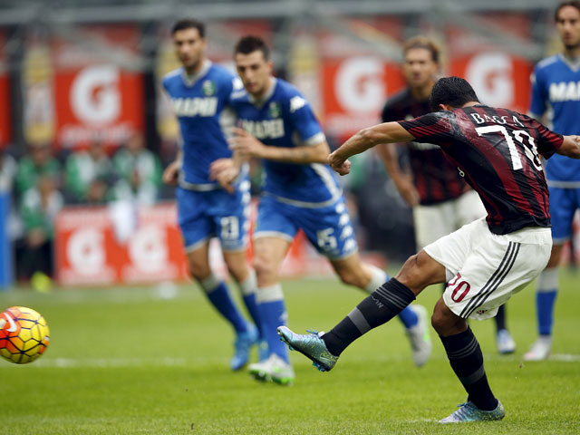 Футбольный клуб "Милан", ворота которого защищал 16-летний голкипер Джанлуиджи Доннарумма, на своем поле добился победы над "Сассуоло" 