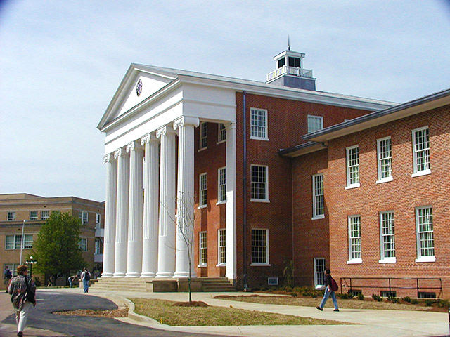 Университет Миссисипи решил отказаться от флага штата, поскольку там размещена символика Конфедерации рабовладельческих южных штатов