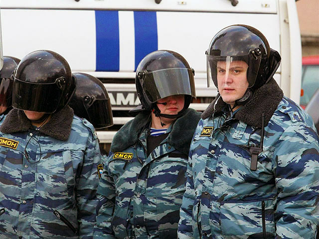 На западе Москвы сотрудники полиции задержали около 150 мигрантов, у них была изъята религиозная экстремистская литература