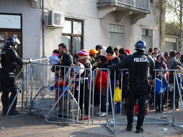 В Словении всерьез взялись за охрану границ от мигрантов с Ближнего Востока, которые бегут от войны и других неурядиц в благополучную Европу