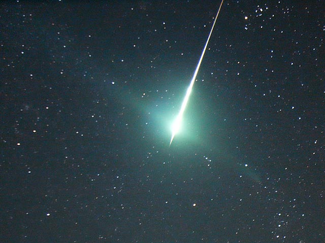 В озеро Байкал 22 октября упал метеорит. Местные жители заметили небесное тело в тот же день, но ученые Иркутского планетария опубликовали отчет об этом событии только сегодня, 28 октября