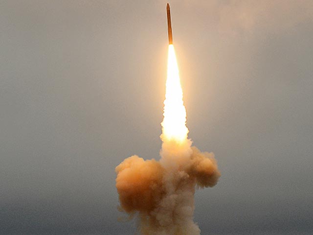 Российские Ракетные войска стратегического назначения (РВСН) совместно с Воздушно-космическими силами провели испытательный пуск межконтинентальной баллистической ракеты "Ярс"