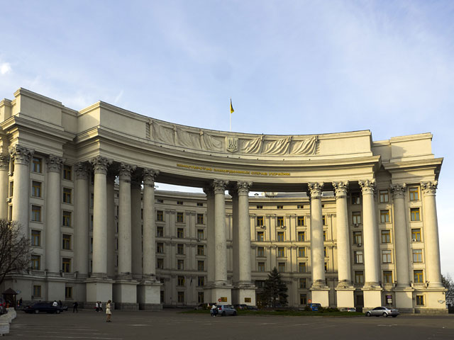 Министерство иностранных дел Украины заявило "решительный протест" в связи с обысками, прошедшими в Москве в здании Библиотеки украинской литературы