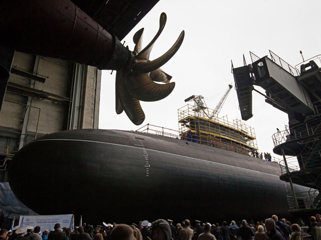 Торжественная церемония спуска на воду дизель-электрической подводной лодки "Ростов-на-Дону", июнь 2014 года