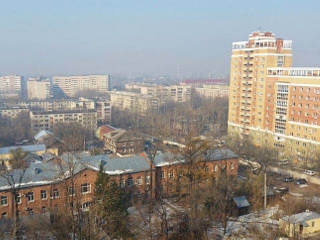 Хабаровск заволокло дымом паленой китайской травы, заявили власти