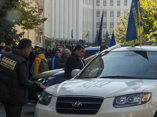 На Куликовом поле в Одессе произошла стычка между пророссийскими активистами и участниками "Автомайдана"