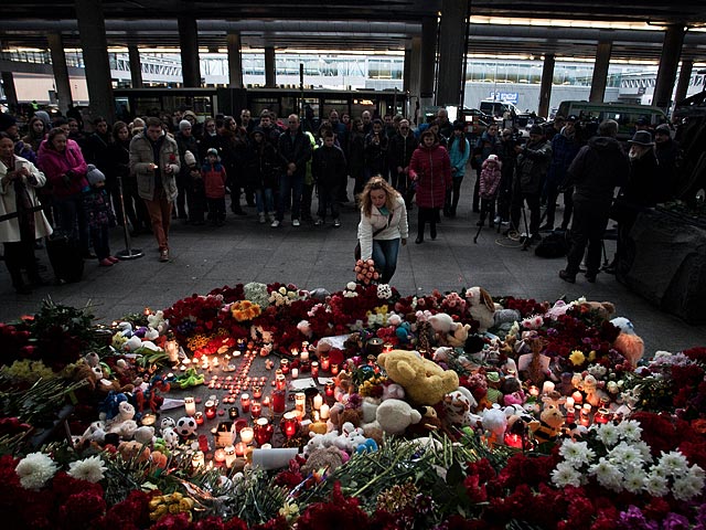 В Санкт-Петербурге еще на два дня продлили траур по погибшим в крушении A321