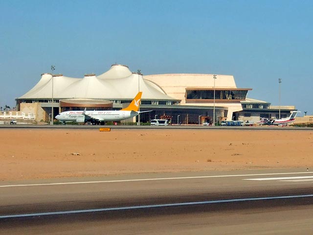 Главу аэропорта Шарм-эш-Шейха сместили с поста на фоне данных о бомбе в самолете