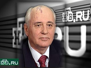 Президент России Владимир Путин допустил "оценочную ошибку" в отношении гибели атомной подводной лодки "Курск", считает Михаил Горбачев