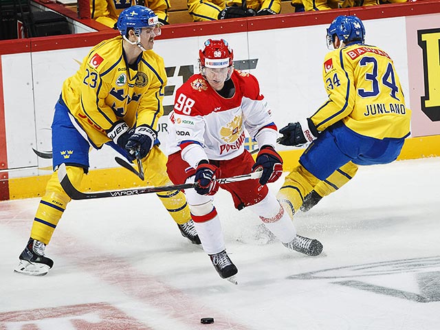 В Хельсинки сборная России по хоккею со счетом 6:3 (1:0, 3:2, 2:1) победила команду Швеции во втором матче на первом этапе Евротура - Кубке Карьяла