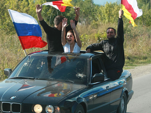 На Украине пообещали штрафовать машины с номерами Южной Осетии и Абхазии