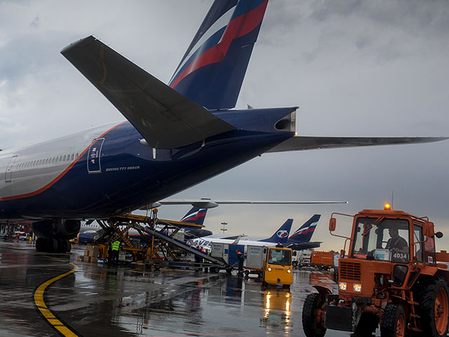 В аэропорту Хабаровска Boeing крылом задел хвост другого самолета
